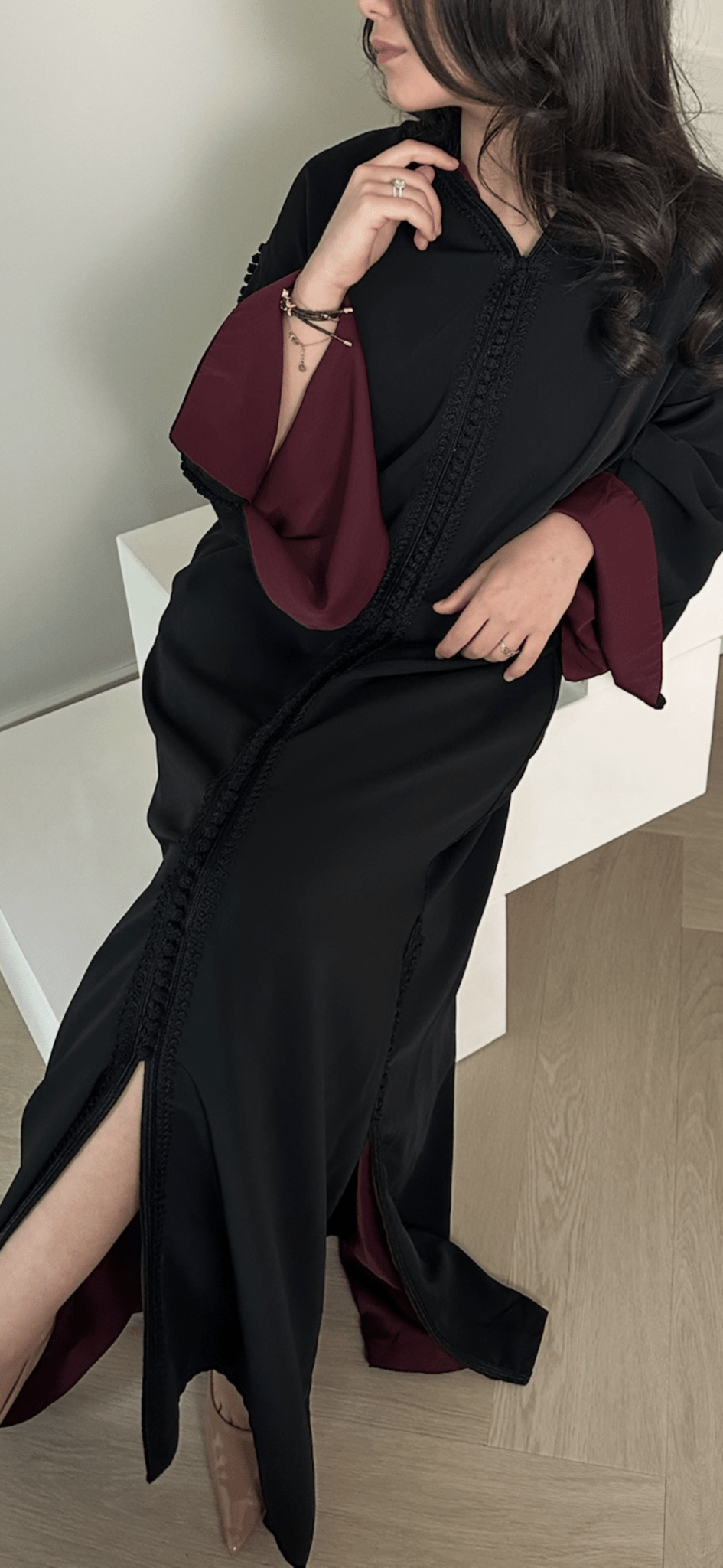 Qaftan Inés – Black x Bordeaux Edition