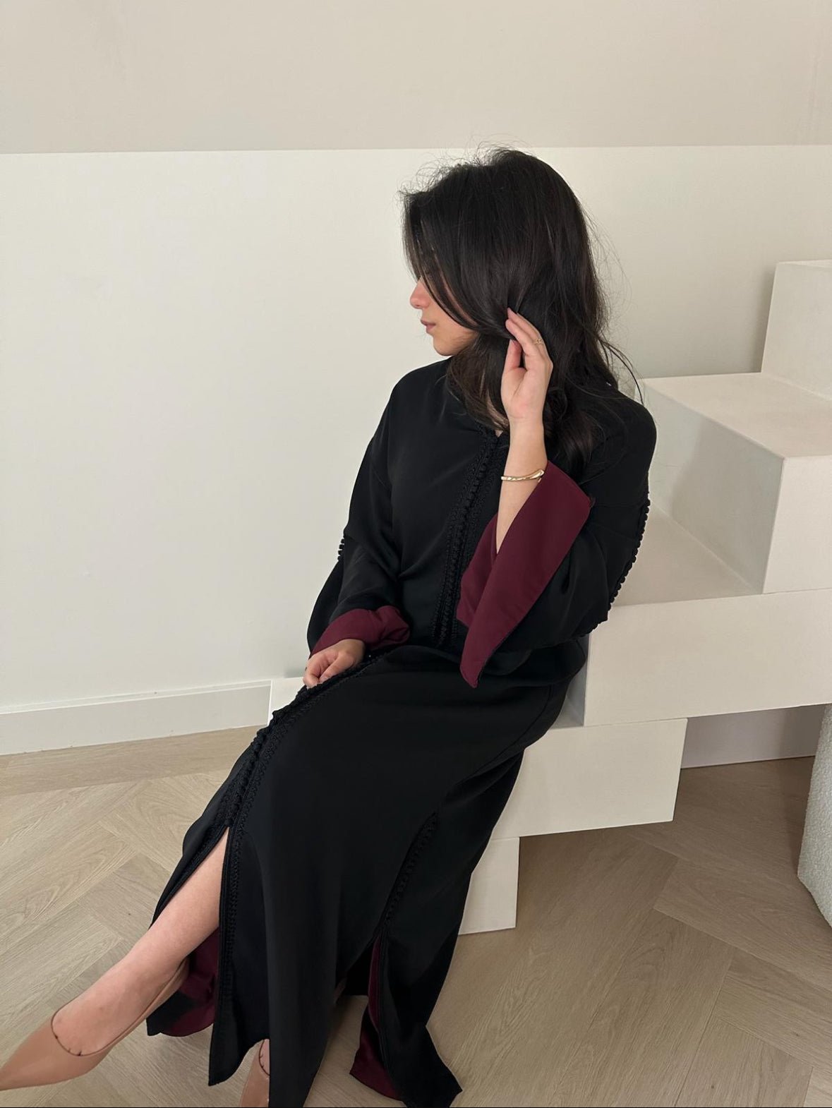 Qaftan Inés – Black x Bordeaux Edition