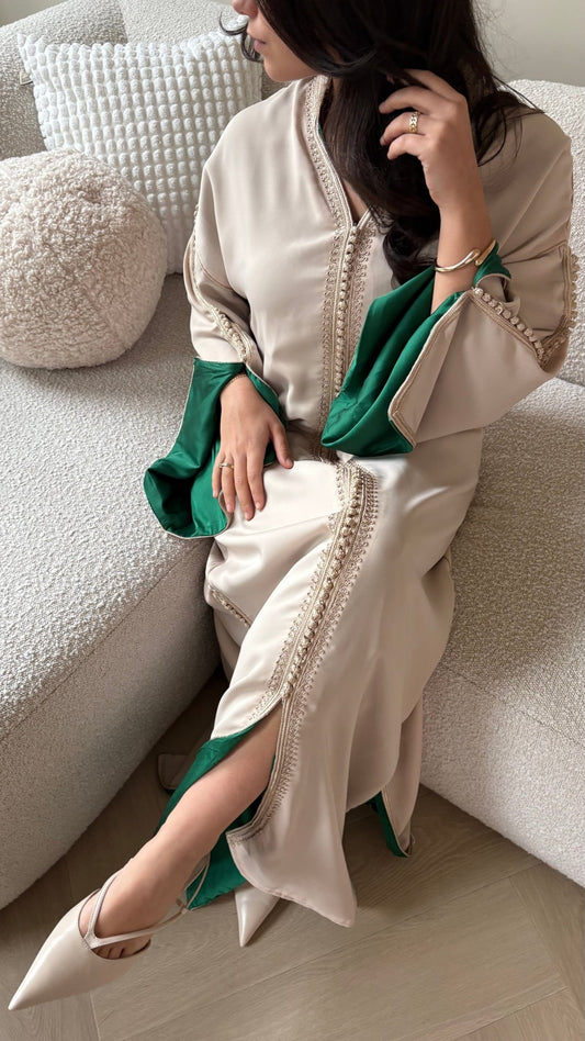 Qaftan Inés – Beige x Green Edition