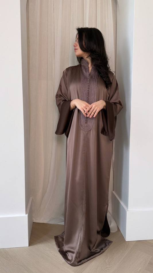 Yara Caftan – Taupe x Brown