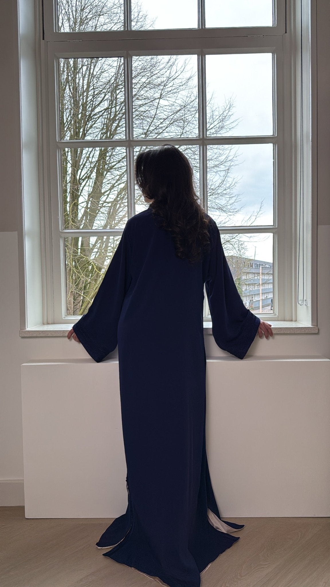 Yara Caftan – Dark Blue x Cream
