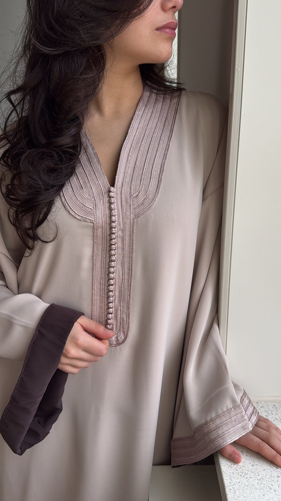 Layaan Qaftan –  Beige x Brown