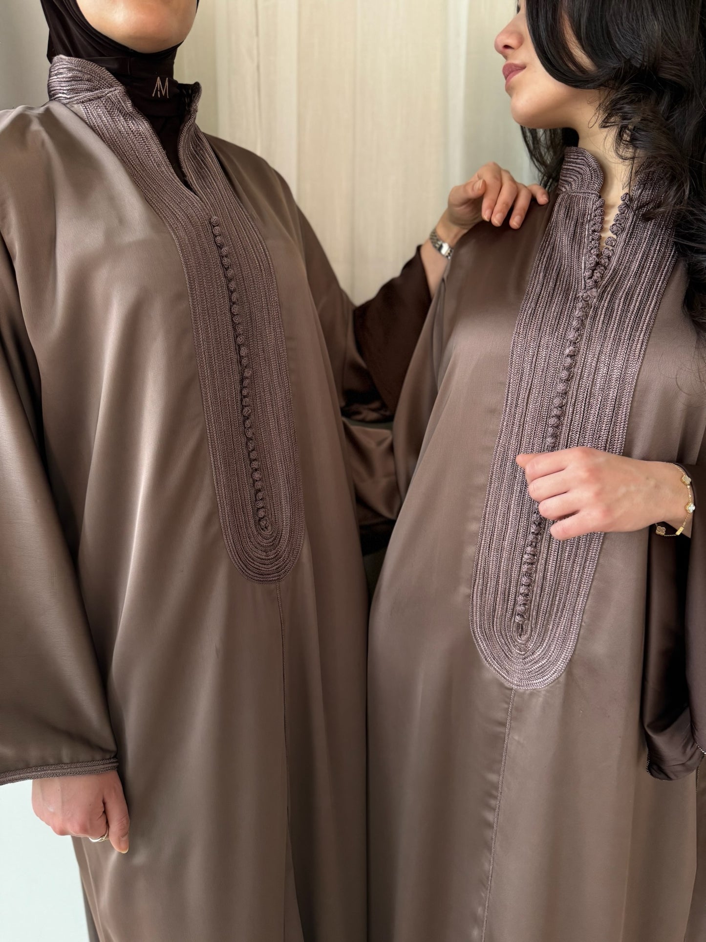 Yara Caftan – Taupe x Brown