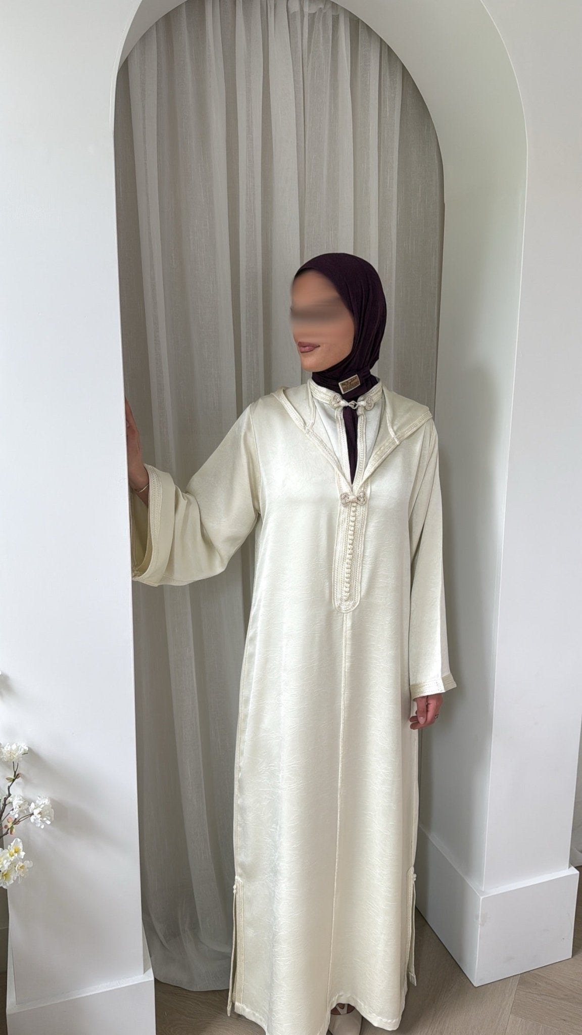 Nooré Two-Piece Jellaba x Jacquard Satin x Soft Ecru