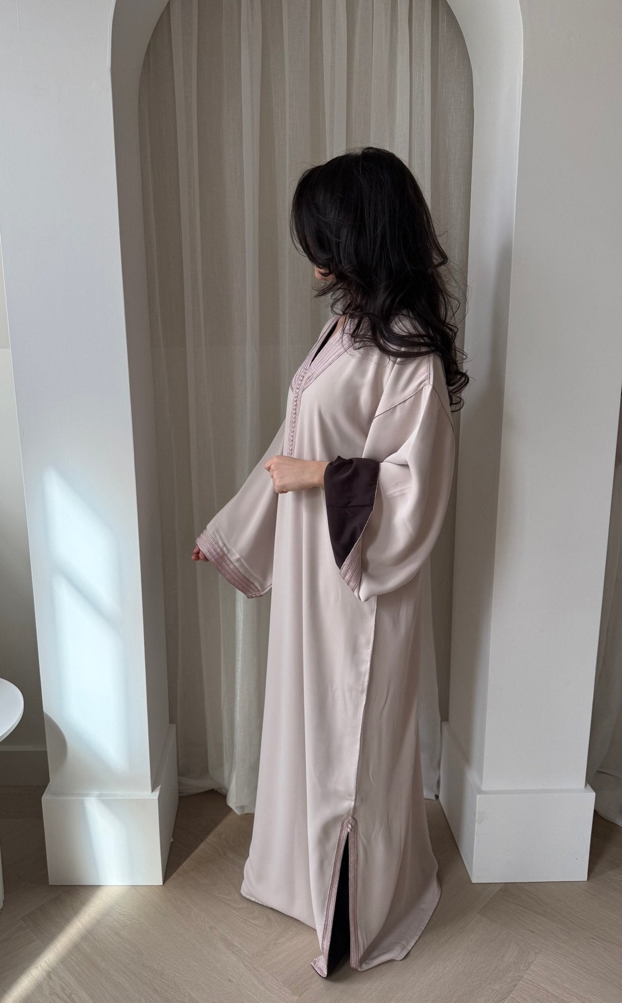 Layaan Qaftan –  Beige x Brown