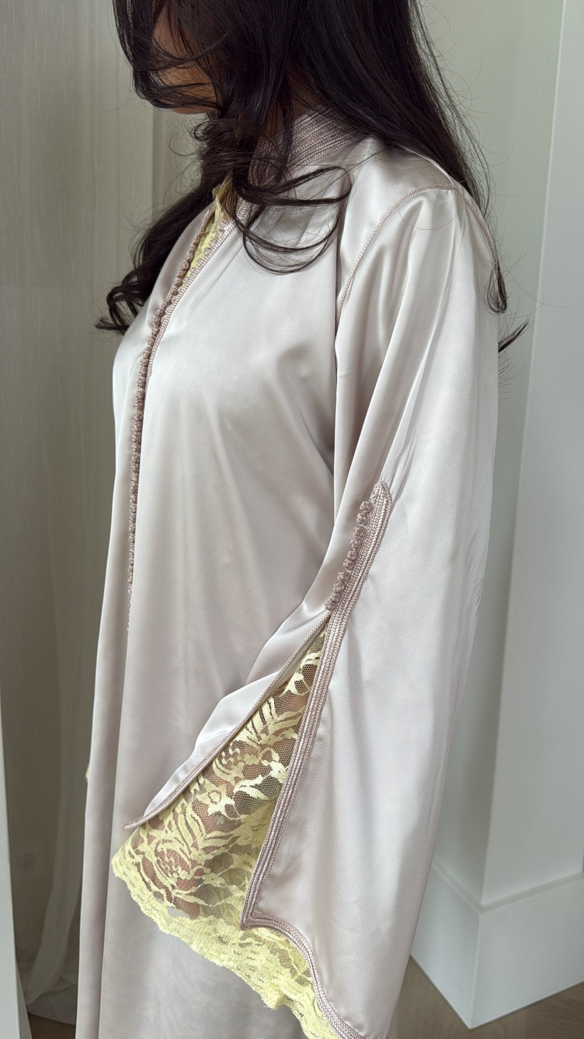 Qaftan Inés Beige x Butter Yellow x Lace