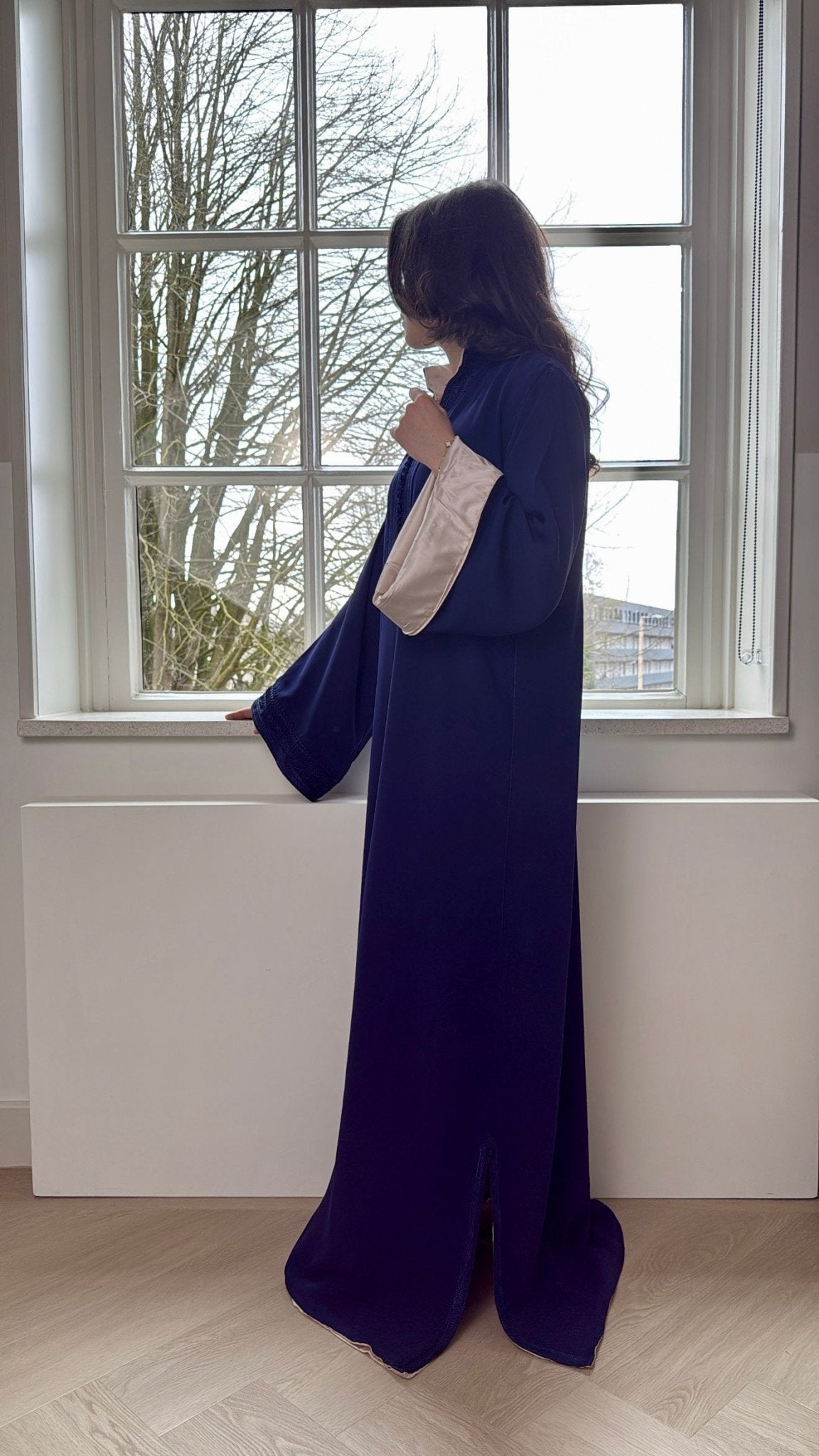 Yara Caftan – Dark Blue x Cream