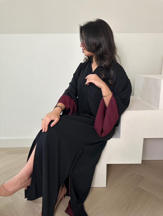 Qaftan Inés – Black x Bordeaux Edition