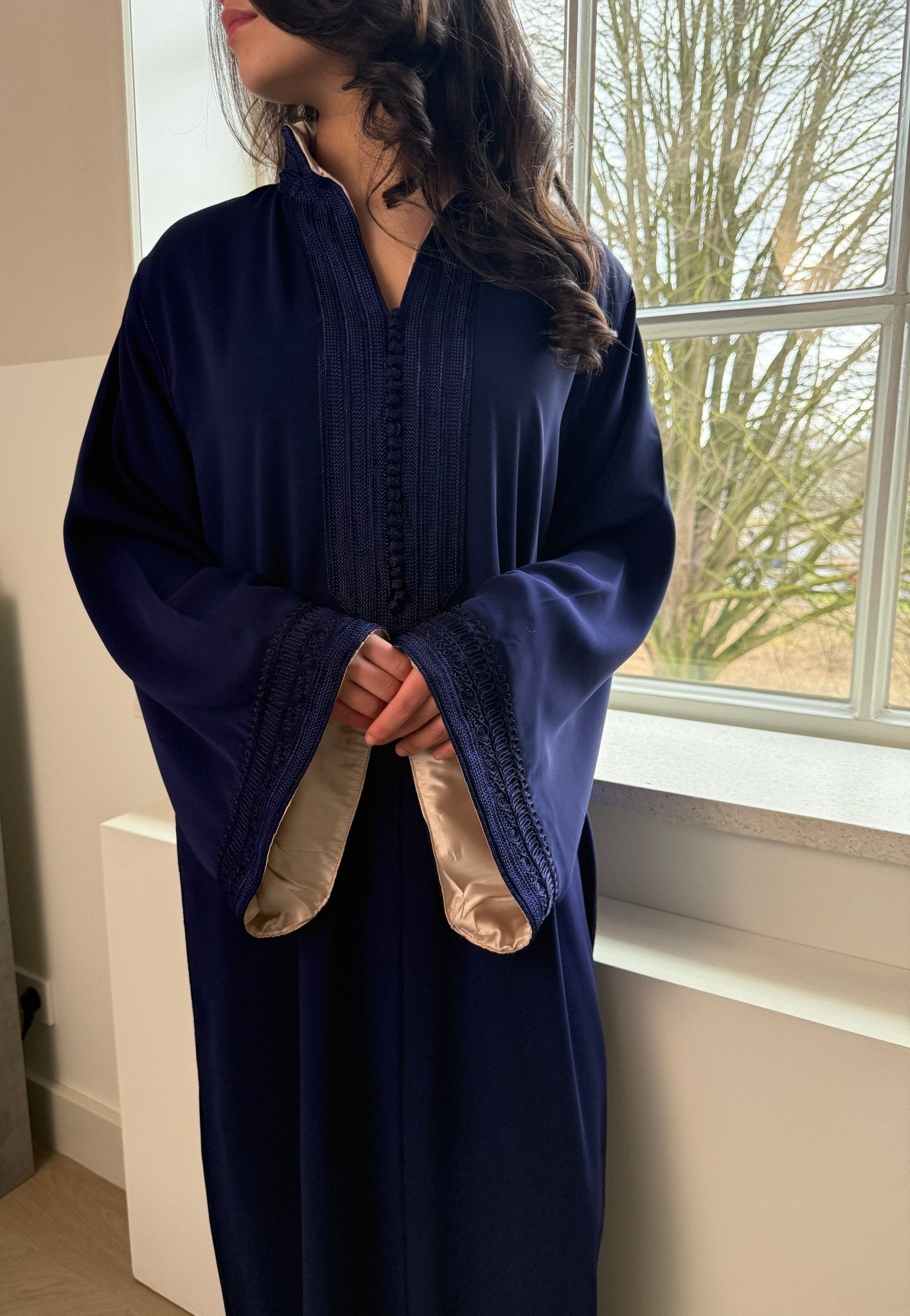 Yara Caftan – Dark Blue x Cream