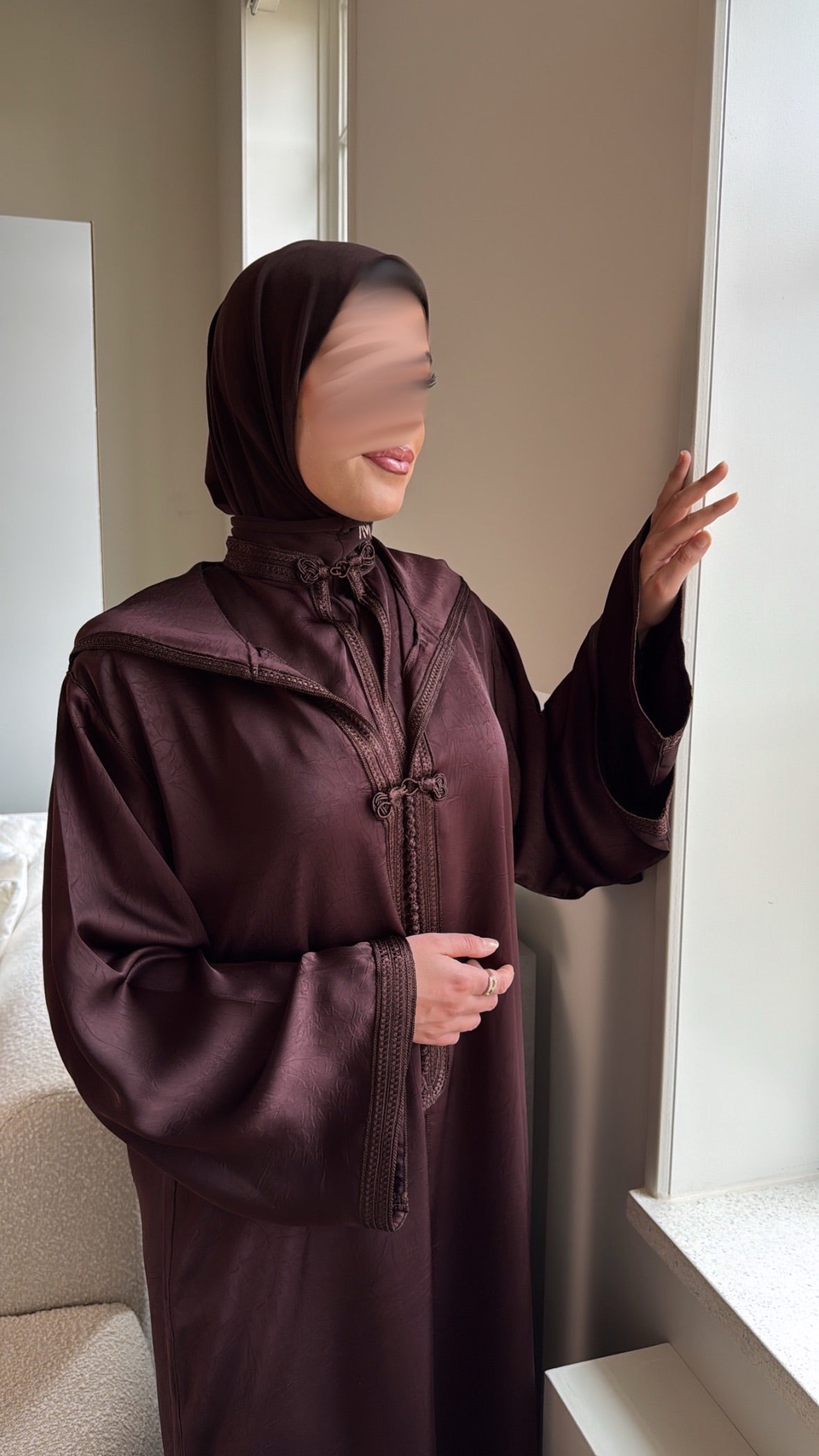 Nooré Two-Piece Jellaba – Jacquard Satin Brown