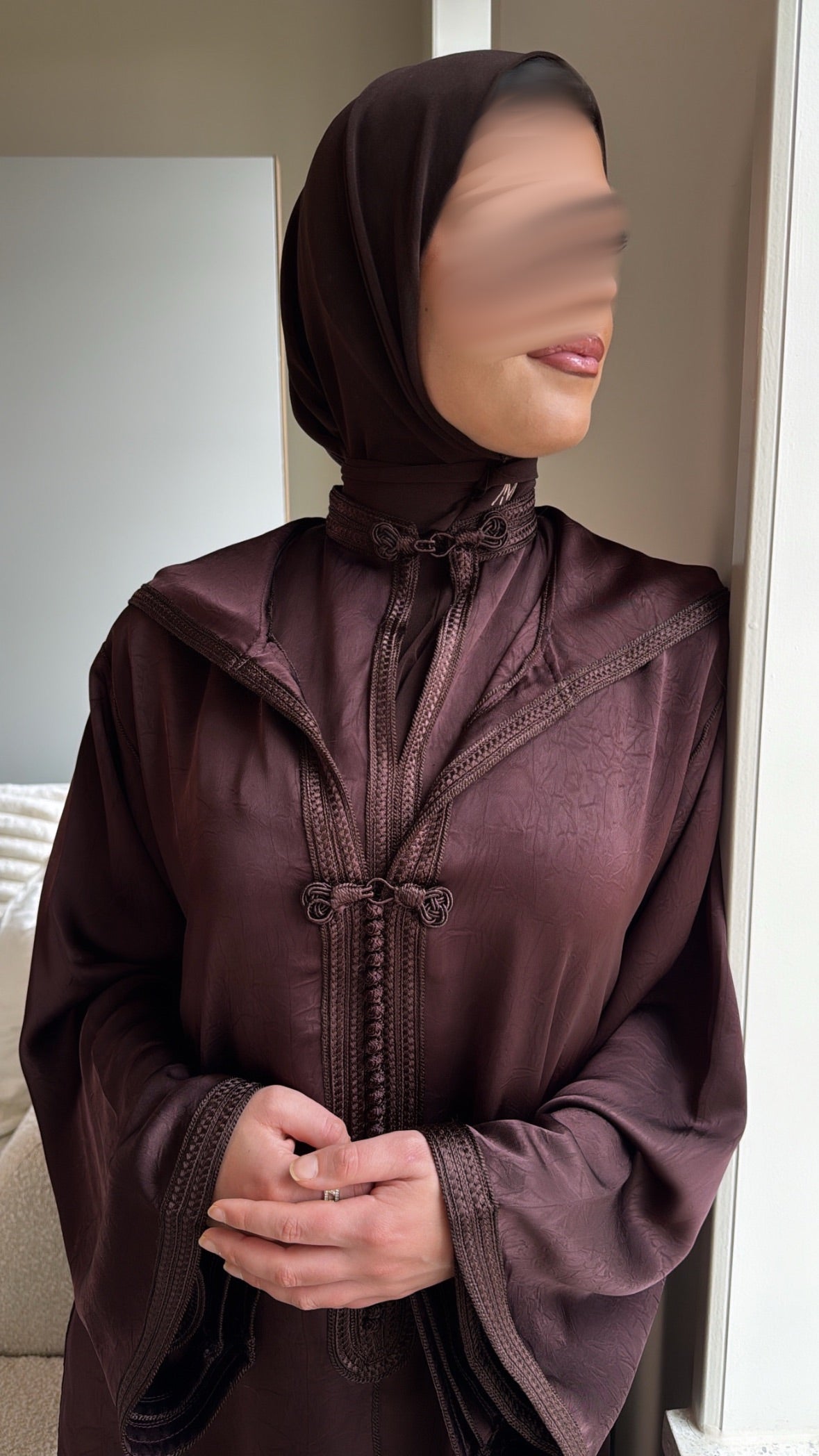 Nooré Two-Piece Jellaba – Jacquard Satin Brown